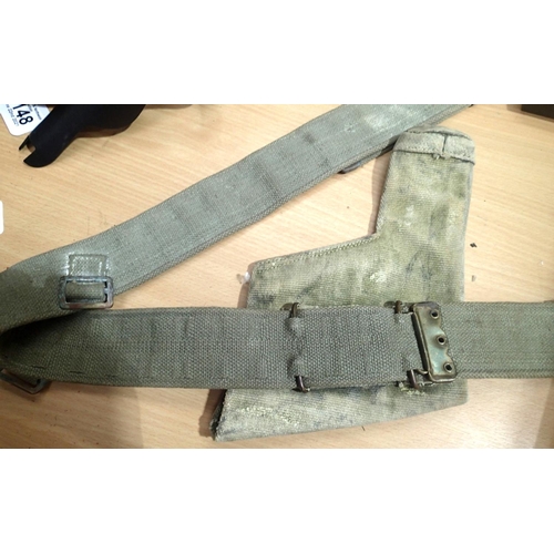 3154 - WWII British officers 37 pattern webbing belt and Webley holster. P&P Group 1 (£14+VAT for the first... 