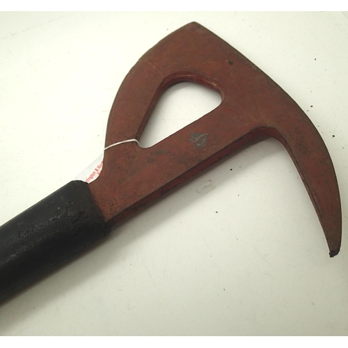 3141 - WWII US Waco glider escape axe. P&P Group 2 (£18+VAT for the first lot and £3+VAT for subsequent lot... 