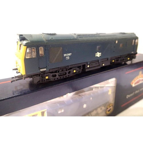 2294 - Bachmann 32-410 class 25/2 diesel BR Blue 25087 in excellent condition, boxed. P&P Group 1 (£14+VAT ... 