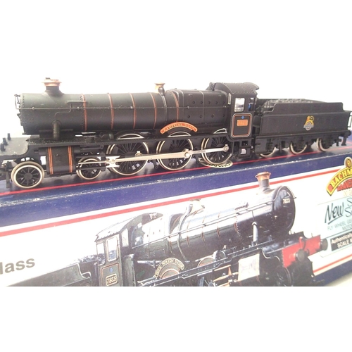 2365 - Bachmann 31-303 Manor Class, Ramsbury Manor BR Black, 7829 Early Crest in excellent condition, box i... 