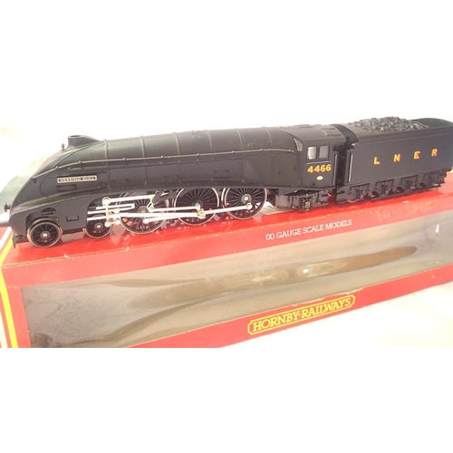 2376 - Hornby R099 Herring Gull, Wartime Black LNER 4466 in excellent condition, no detail pack/paperwork, ... 