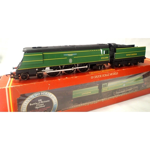 2377 - Hornby R374 Battle of Britain Class Spitfire Southern Green 21C166 in very good - excellent conditio... 
