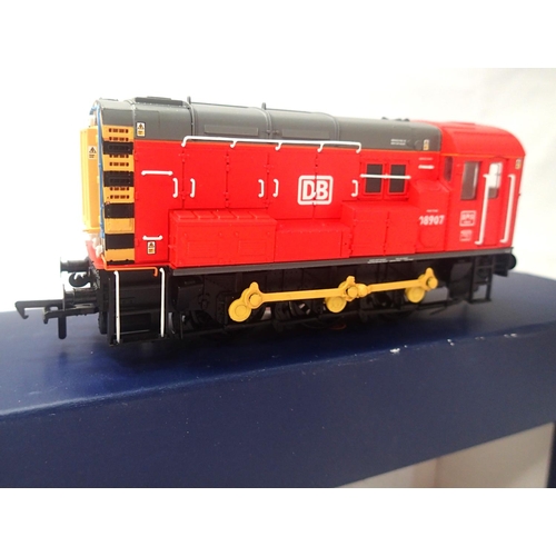 2387 - Bachmann 32-119 Class 08 Diesel DB Schenker Red, 08907 in near mint, boxed. P&P Group 1 (£14+VAT for... 