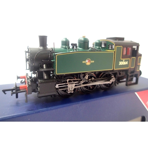 2396 - Bachmann MR104 USA Class 0.6.0T BR LINED Green, 30064 Late Crest, Model Rail Exclusive in near mint ... 