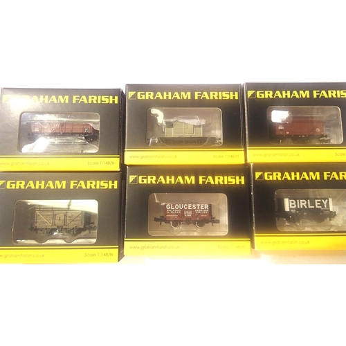 2408 - Six Farish N gauge wagons including seven plank Gloucester Railway Carriage Company, Bachmann Collec... 