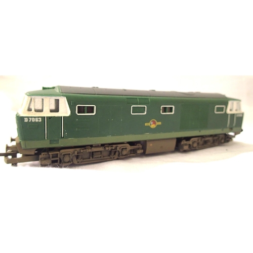 2447 - Hornby Hymek Diesel D7063 BR Green, Late Crest, weathered, unboxed. P&P Group 1 (£14+VAT for the fir... 