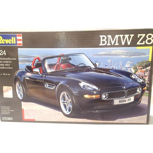 2319 - Revell 1:24 scale BMW Z8 plastic kit, appears complete, contents unchecked. P&P Group 1 (£14+VAT for... 