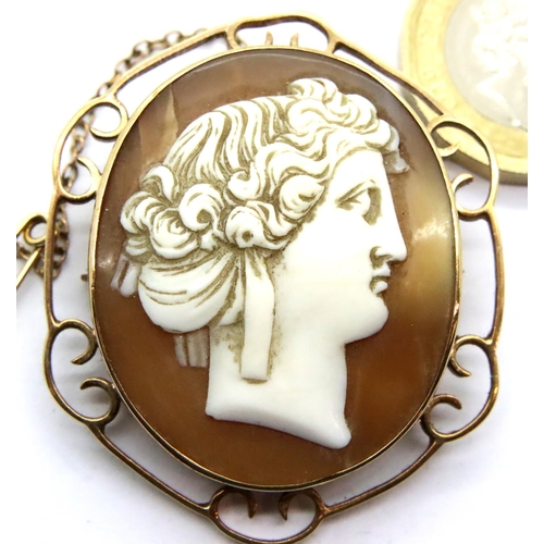 41 - 9ct gold mounted Cameo brooch, 45 x 38 mm. P&P Group 1 (£14+VAT for the first lot and £1+VAT for sub... 
