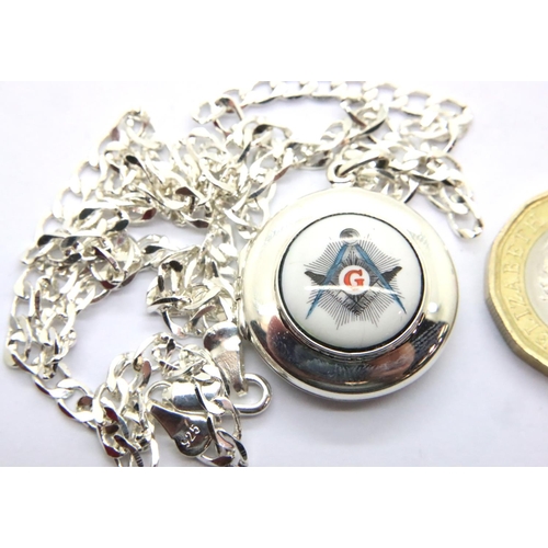 42 - 925 silver chain and silver Masonic enamel pendant, pendant D: 25 mm, 14g. P&P Group 1 (£14+VAT for ... 
