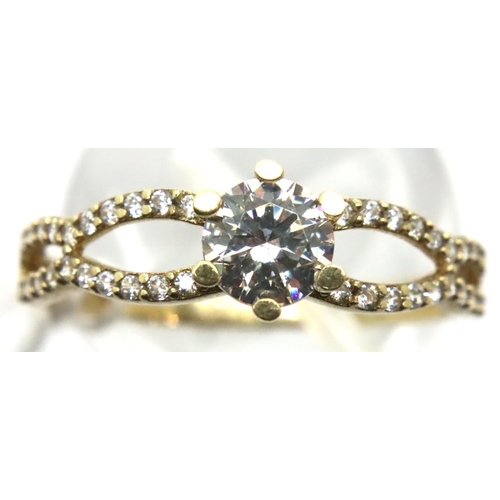 46 - 9ct gold solitaire dress ring with stone set shoulders, size Q, 1.5g. P&P Group 1 (£14+VAT for the f... 