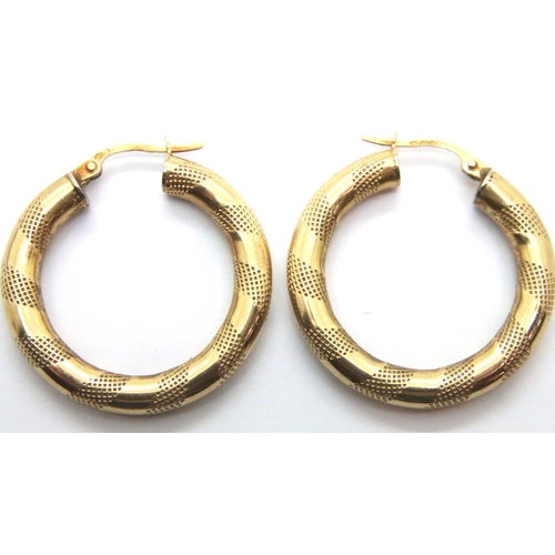 6 - 9ct gold hoop earrings, 2.9g. P&P Group 1 (£14+VAT for the first lot and £1+VAT for subsequent lots)