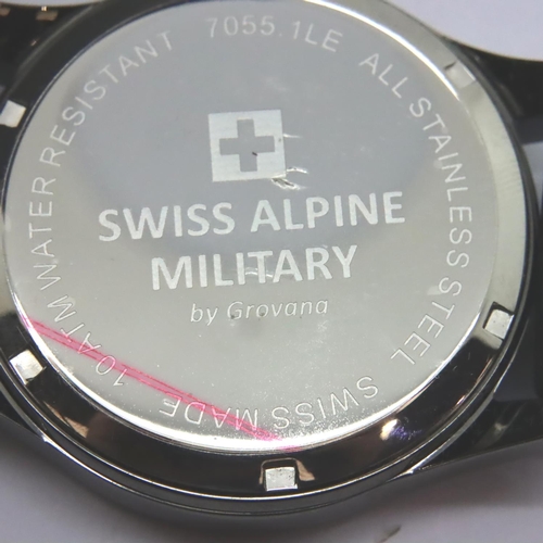 66 - Swiss military boxed wristwatch, working at lotting. P&P Group 1 (£14+VAT for the first lot and £1+V... 