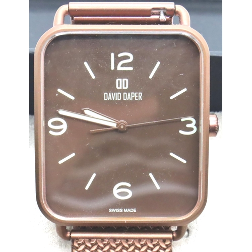77 - David Daper boxed as-new gents wristwatch on a copper coloured mesh bracelet. P&P Group 1 (£14+VAT f... 