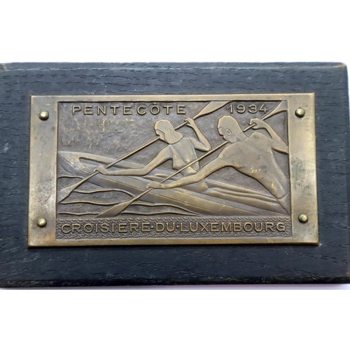 117 - 1934 oak mounted rowing plaque in bronze, overall 11 x 7 cm. P&P Group 1 (£14+VAT for the first lot ... 