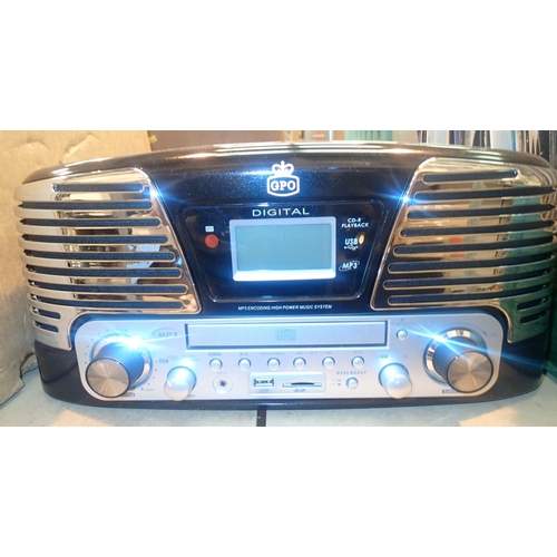 1016 - GPO Memphis Retro Music Centre – 3 speed turntable: 33/45/78; MP3/USB player; FM radio with remote c... 