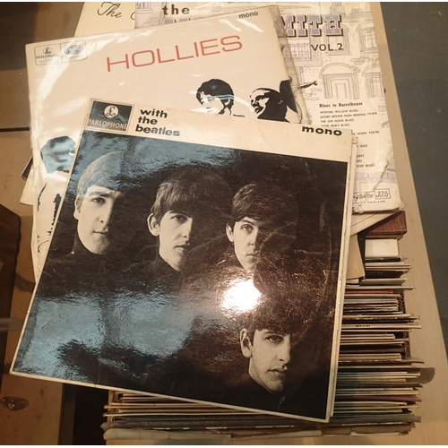1019 - Large mixed lot of Country, Rock n Roll and mainly Easy Listening LPs to include The Beatles, The Ho... 