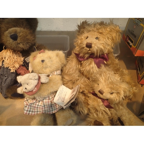 1029 - Four collectable teddy bears various makes. P&P Group 1 (£14+VAT for the first lot and £1+VAT for su... 