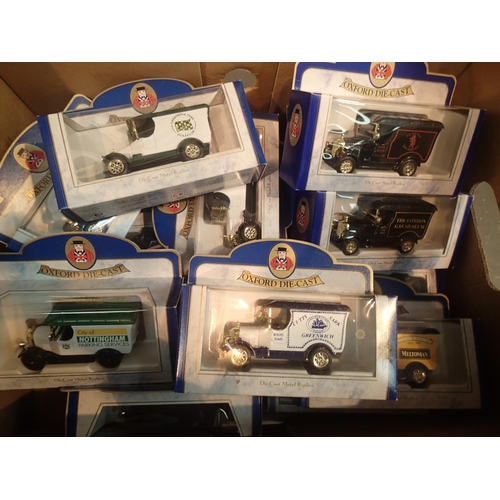 1039 - A box of Oxford diecast toy cars and wagons. P&P Group 3 (£25+VAT for the first lot and £5+VAT for s... 