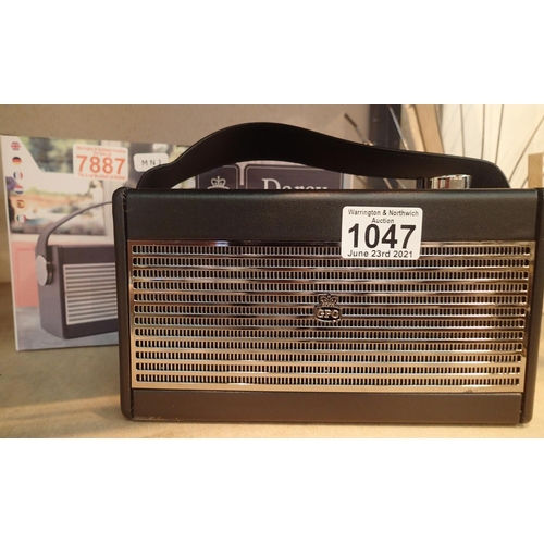 1047 - GPO Darcy a portable analogue FM / AM radio with alarm clock. Preset 20 radio stations. Working at t... 