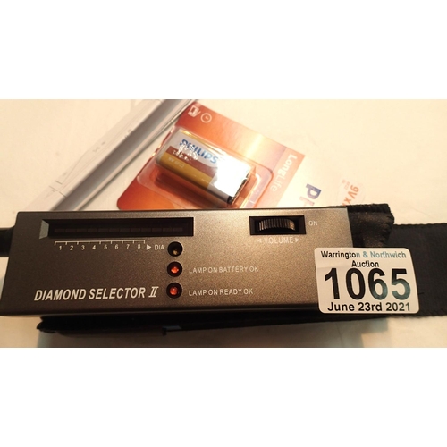 1065 - Cased diamond selector 2 diamond/precious stone tester with new battery. P&P Group 1 (£14+VAT for th... 