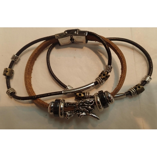 1070 - White metal and leather gents bracelet. P&P Group 1 (£14+VAT for the first lot and £1+VAT for subseq... 