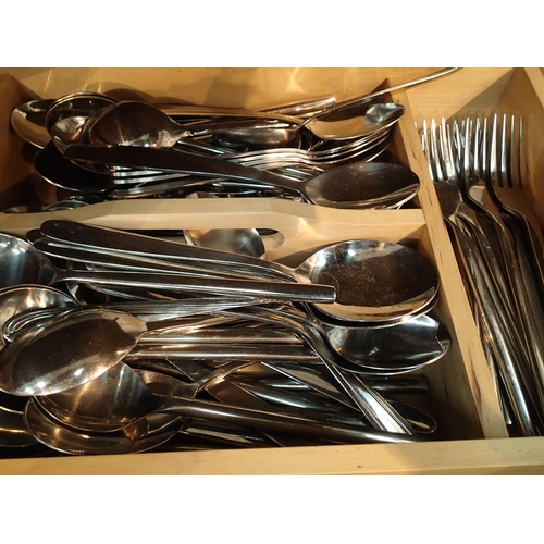1136 - Wood tray of mixed stainless steel cutlery. Not available for in-house P&P, contact Paul O'Hea at Ma... 