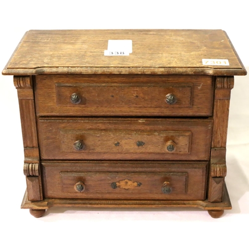 338 - A Victorian apprentice made oak chest of three drawers, 36 x 20 x 27 cm. P&P Group 3 (£25+VAT for th... 