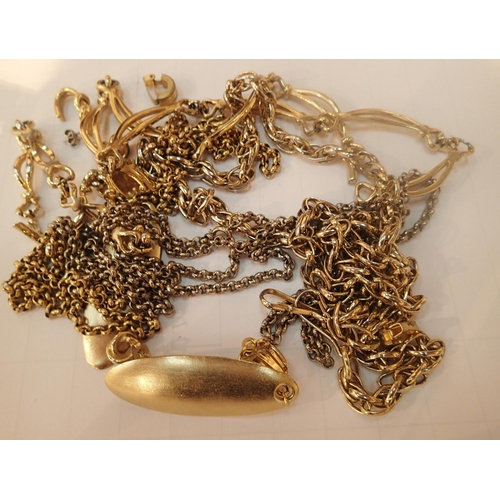 1087A - Collection of yellow metal jewellery. P&P Group 1 (£14+VAT for the first lot and £1+VAT for subseque... 