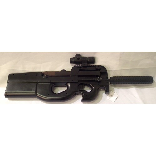 3147A - Replica BB P90 submachine gun with L.E.D scope. P&P Group 3 (£25+VAT for the first lot and £5+VAT fo... 