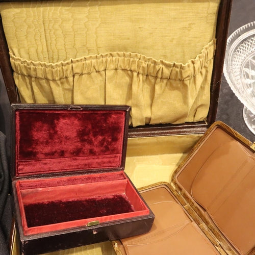 323 - Mixed 19th and 20th century leather travel cases, mostly for jewellery, including a Boswell of Edinb... 