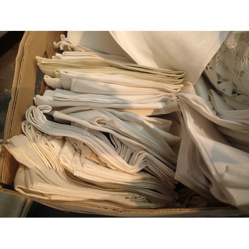 1160 - Box of mixed linens etc. Not available for in-house P&P, contact Paul O'Hea at Mailboxes on 01925 65... 