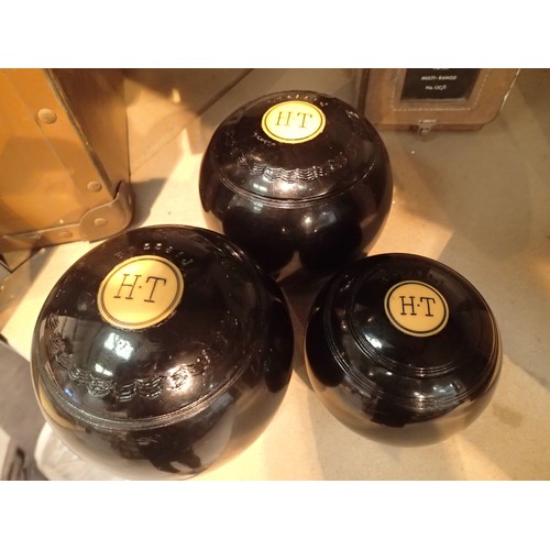 1061 - Set of bowls with jack, mat, measure. Not available for in-house P&P, contact Paul O'Hea at Mailboxe... 