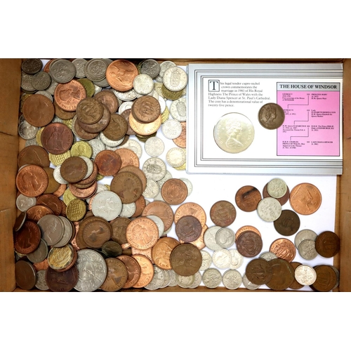 3038 - Pre-decimal UK coins of Elizabeth II, and a commemorative 1981 Royal Wedding crown. P&P Group 1 (£14... 