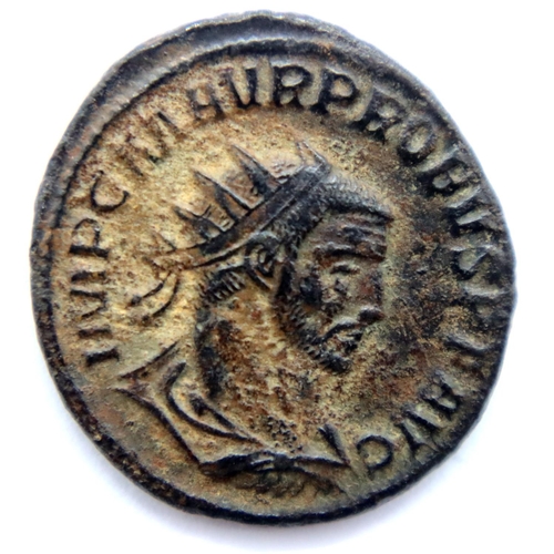 3189 - 276 AD Probus, AE antoninianus. Siscia mint/Emperor standing right, holding sceptre, receiving Victo... 