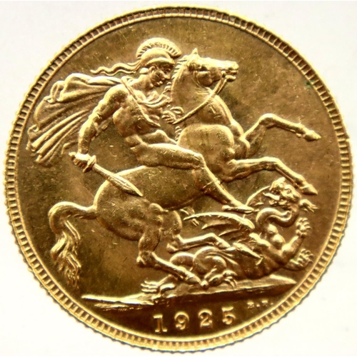 3244 - 1925 full Sovereign of George V. P&P Group 1 (£14+VAT for the first lot and £1+VAT for subsequent lo... 