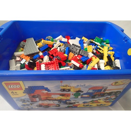 2180 - Lego box of building bricks etc. P&P Group 1 (£14+VAT for the first lot and £1+VAT for subsequent lo... 