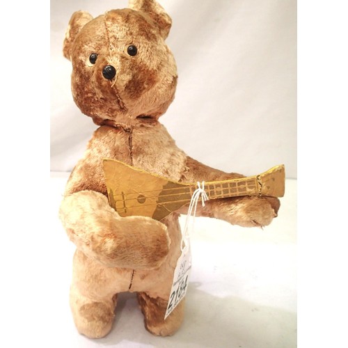 2184 - Clockwork teddy bear with mandolin, strumming arm and rocking head, working, fixed key. P&P Group 1 ... 