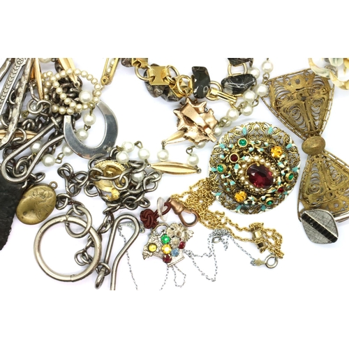 59 - Mixed lot of costume jewellery, gents cufflinks, studs etc. P&P Group 1 (£14+VAT for the first lot a... 