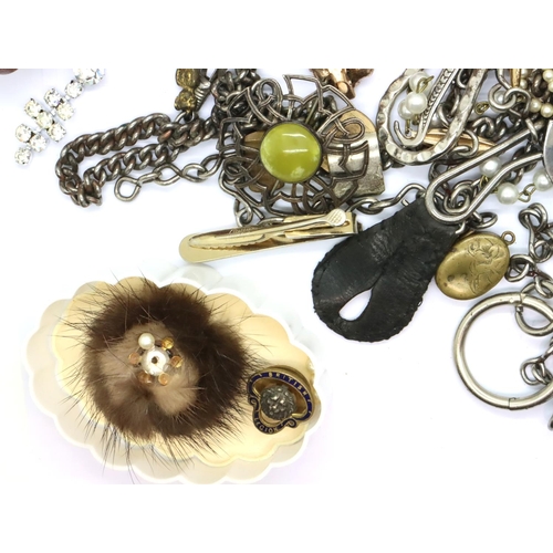 59 - Mixed lot of costume jewellery, gents cufflinks, studs etc. P&P Group 1 (£14+VAT for the first lot a... 