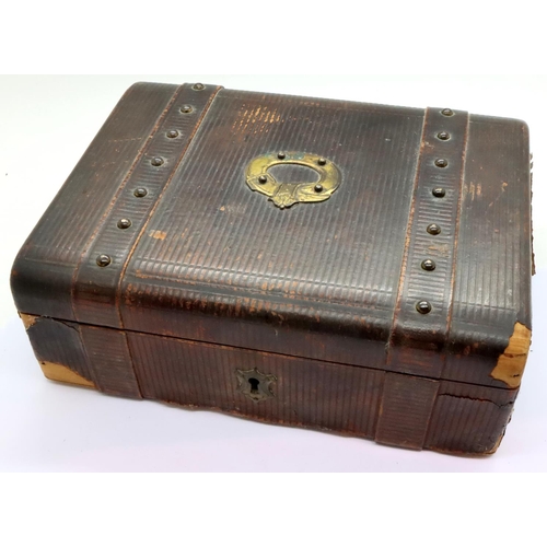 60 - Jewellery box with contents. P&P Group 2 (£18+VAT for the first lot and £3+VAT for subsequent lots)