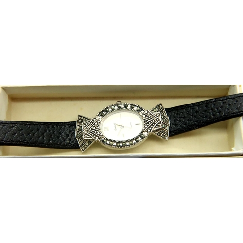 88 - Ingersoll; ladies vintage wristwatch, working at lotting. P&P Group 1 (£14+VAT for the first lot and... 