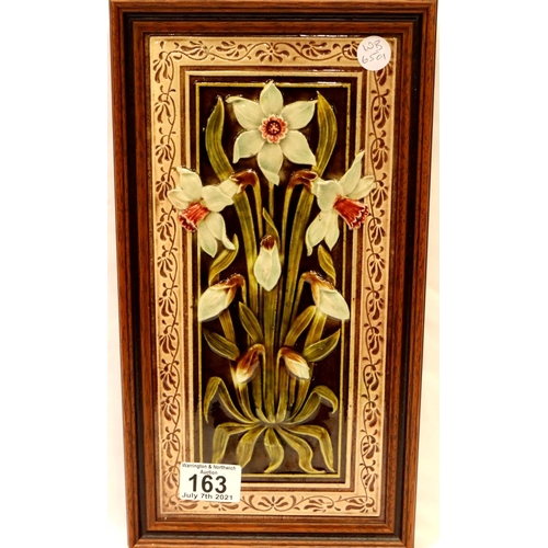 163 - Framed Minton floral tile, size 18 x 33 cm including frame. P&P Group 2 (£18+VAT for the first lot a... 