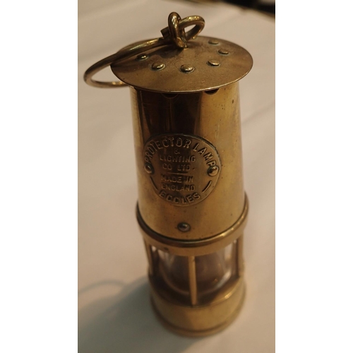 1067 - Collectable miniature five bar miners lamp. P&P Group 1 (£14+VAT for the first lot and £1+VAT for su... 