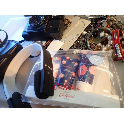 1190 - Tray of mixed items to include Malina 35 mm camera, jewellery, headphones etc. Not available for in-... 