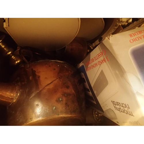 1728 - A boxed lot of mainly brass and copper items to include a large vintage copper kettle, brass candles... 