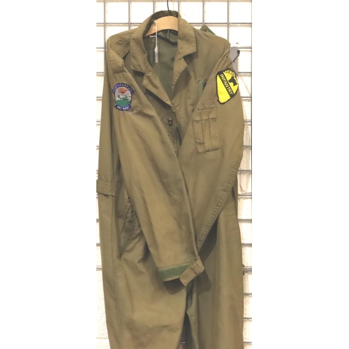 356 - Vietnam War Era US Huey Helicopter Crew Flight Suit (Broken Zip). P&P Group 2 (£18+VAT for the first... 