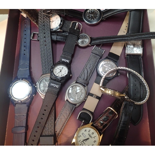 1074G - Selection of assorted wristwatches. P&P Group 1 (£14+VAT for the first lot and £1+VAT for subsequent... 