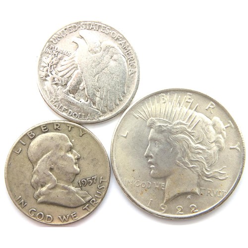 3082 - Mixed USA coins including an encapsulated 1944 Liberty Half Dollar, 1957 Half Dollar and a reproduct... 