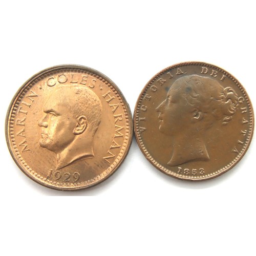 3081 - 1853 - Early copper Farthing of Queen Victoria and a 1929 - Half Puffin by King of Lundy - unauthori... 