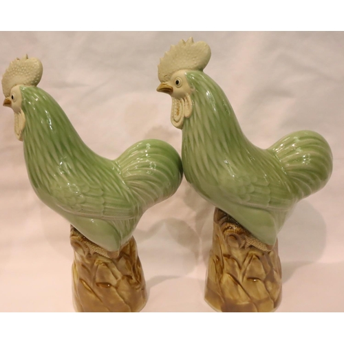 253 - Pair of Chinese porcelain cockerel, H: 23 cm. P&P Group 2 (£18+VAT for the first lot and £3+VAT for ... 